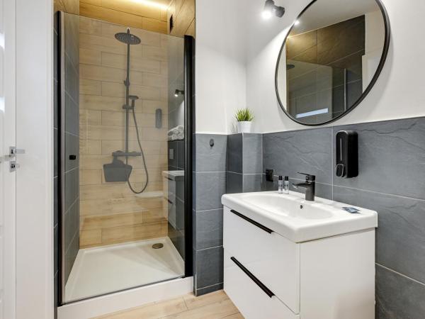 Przystanek Sopot Plaża : photo 7 de la chambre chambre familiale avec salle de bains privative