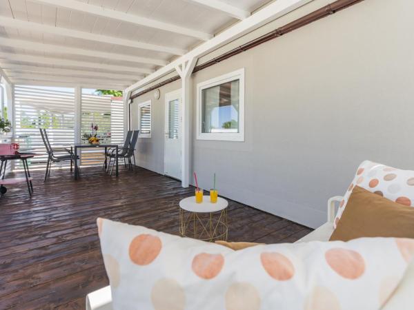 Zelena Laguna Mobile Homes : photo 1 de la chambre mobile home