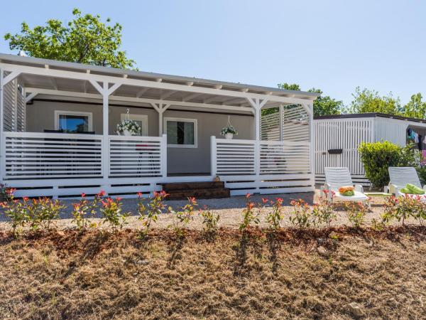 Zelena Laguna Mobile Homes : photo 8 de la chambre mobile home