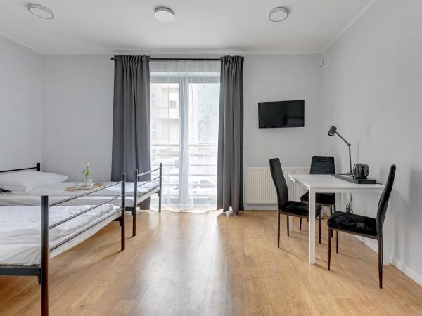 Przystanek Sopot Plaża : photo 1 de la chambre chambre familiale avec salle de bains privative