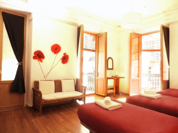 Kasa Katia Eco Guest House : photo 2 de la chambre chambre triple avec salle de bains commune