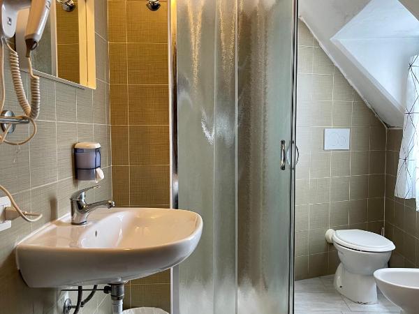 Ostello Old Milano : photo 6 de la chambre lit dans dortoir mixte de 6 lits