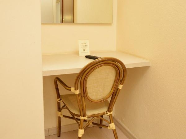 Hotel Aurora : photo 6 de la chambre chambre lits jumeaux