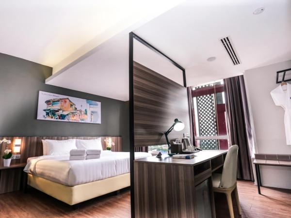 Days Hotel & Suites by Wyndham Fraser Business Park KL : photo 3 de la chambre grande suite lit king-size deluxe - non-fumeurs
