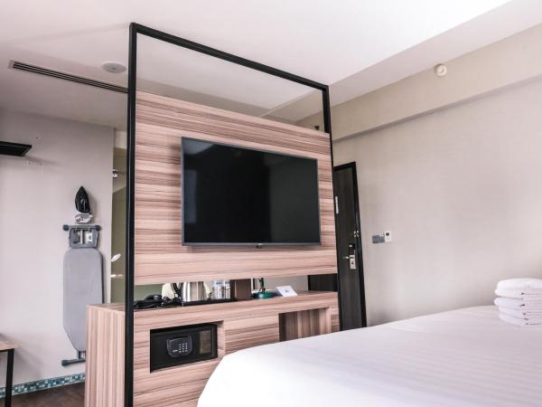 Days Hotel & Suites by Wyndham Fraser Business Park KL : photo 5 de la chambre grande suite lit king-size deluxe - non-fumeurs