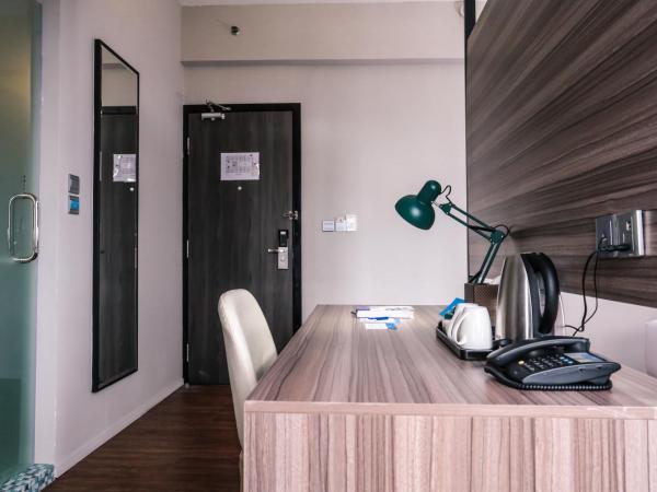 Days Hotel & Suites by Wyndham Fraser Business Park KL : photo 6 de la chambre grande suite lit king-size deluxe - non-fumeurs