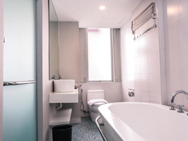 Days Hotel & Suites by Wyndham Fraser Business Park KL : photo 7 de la chambre grande suite lit king-size deluxe - non-fumeurs