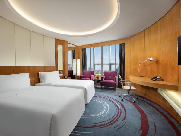 Crowne Plaza Shenzhen Futian, Near to Shenzhen Convention&Exhibition Centre, Shenzhen Stock Exchange and Shenzhen Civic Center, Outdoor Heated Pool : photo 3 de la chambre premium twin room with city view - club floor 