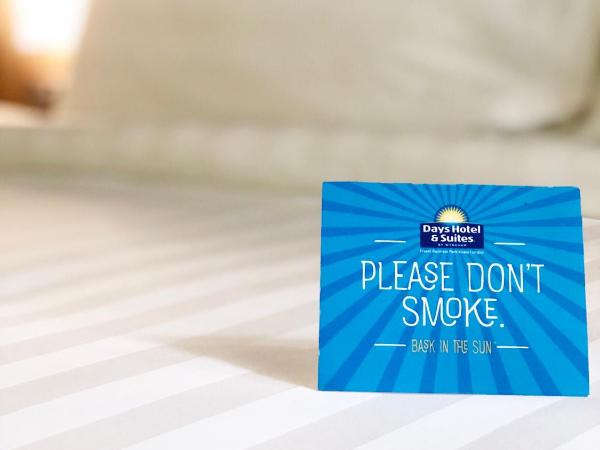 Days Hotel & Suites by Wyndham Fraser Business Park KL : photo 6 de la chambre chambre lit king-size deluxe - non-fumeurs