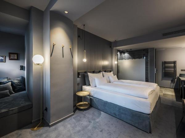 Altstadthotel Weisses Kreuz : photo 5 de la chambre chambre double avec balcon