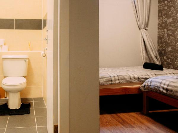 Edinburgh Backpackers : photo 2 de la chambre chambre lits jumeaux avec salle de bains