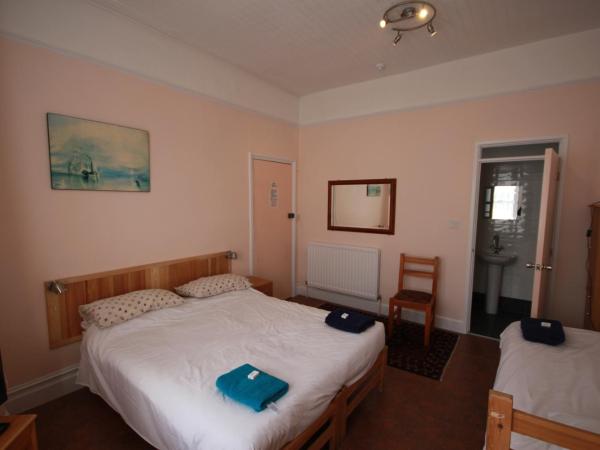 Dolphins Hotel : photo 6 de la chambre chambre familiale