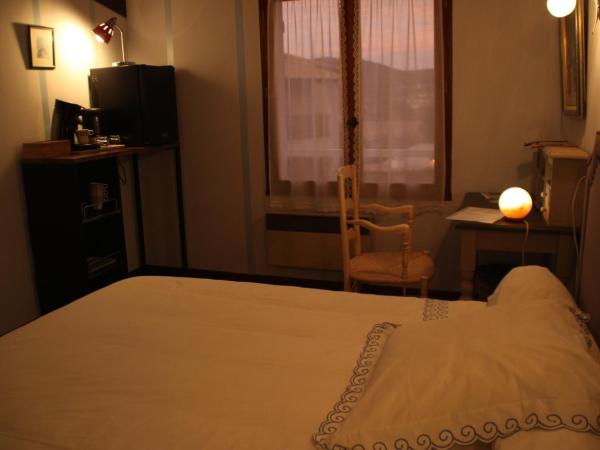 Chambres d'hôtes Elisa & Etienne : photo 3 de la chambre chambre double - vue sur montagne