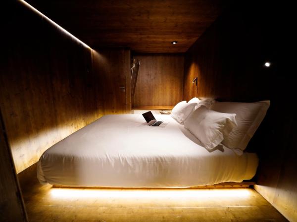 Zero Box Lodge Coimbra : photo 7 de la chambre hébergement double box