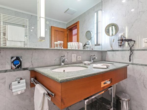 Grand Hotel Zermatterhof : photo 1 de la chambre chambre double