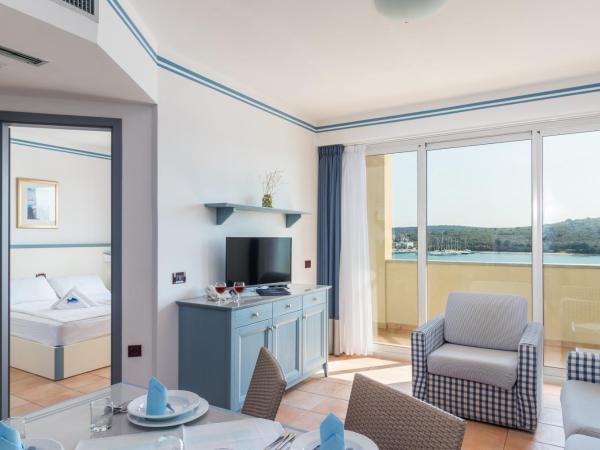 Resort del Mar : photo 8 de la chambre  appartement supérieur 2 chambres avec balcon - vue sur mer (6 personnes)