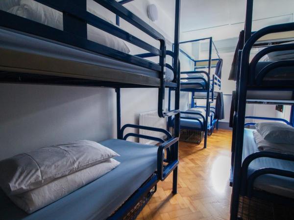 London Backpackers Youth Hostel 18 - 35 Years Old Only : photo 3 de la chambre lit dans dortoir mixte de 6 lits