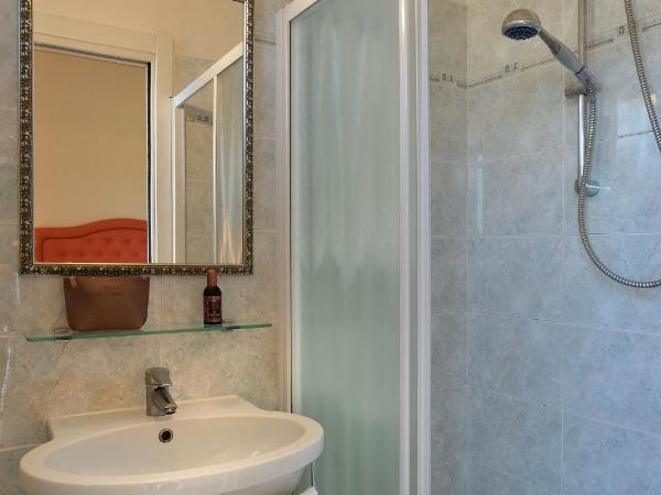 Hotel Gaston : photo 5 de la chambre chambre double ou lits jumeaux