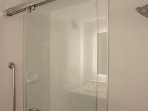 Holiday Inn Express Atlanta - Northeast I-85 - Clairmont Road, an IHG Hotel : photo 3 de la chambre chambre lit king-size standard