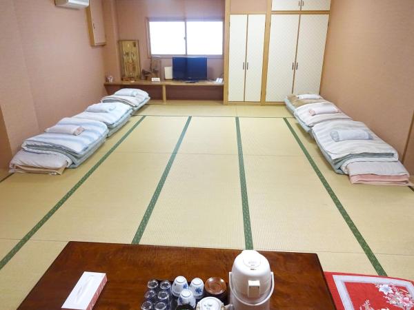 Imazato Ryokan : photo 2 de la chambre chambre familiale avec salle de bains commune