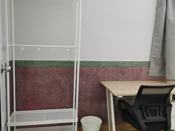 G Fortune Guest House Victoria Green : photo 5 de la chambre chambre simple avec salle de bains commune