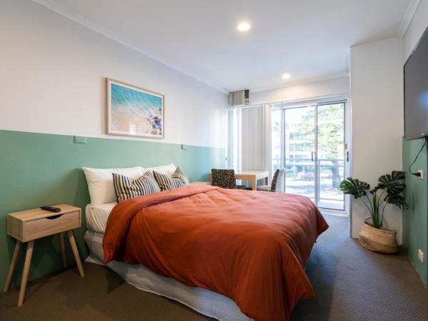 Manly Waves Studios & Apartments : photo 1 de la chambre studio - vue sur mer