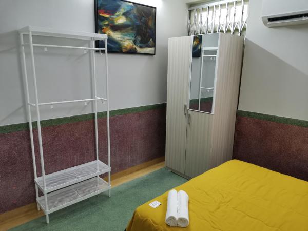 G Fortune Guest House Victoria Green : photo 1 de la chambre chambre double avec salle de bains commune