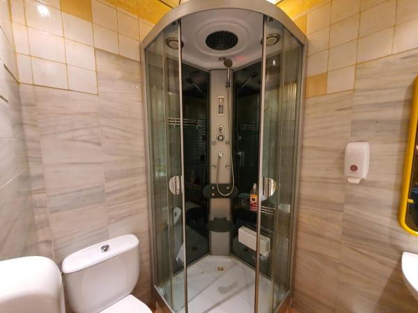 Hostal Avenida Andalucia : photo 10 de la chambre chambre double ou lits jumeaux Économique 