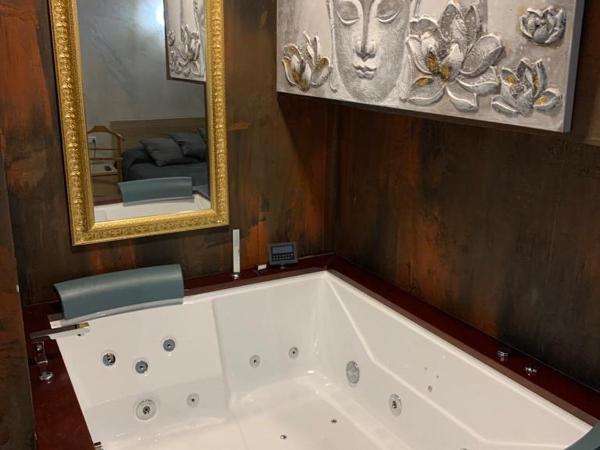 Gold House : photo 1 de la chambre chambre de luxe double ou lits jumeaux avec baignoire spa