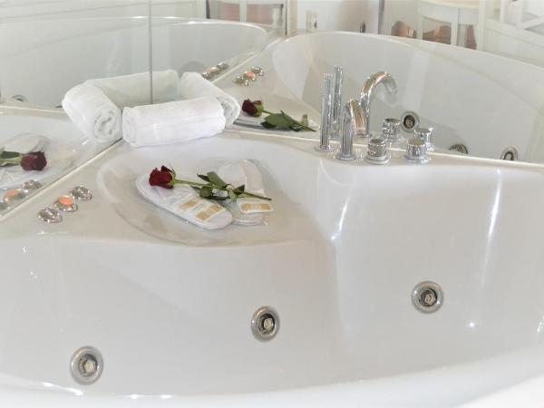 Hotel Fiera Di Brescia : photo 7 de la chambre chambre double avec baignoire spa