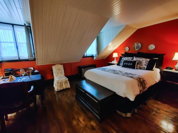 Le Clos Saint-Louis : photo 8 de la chambre chambre lit queen-size supérieure – quatrième Étage