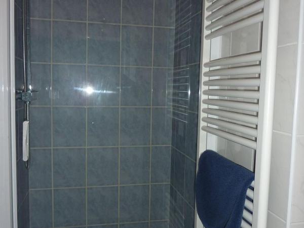 Chambres d'Hôtes de l'Auraine : photo 4 de la chambre chambre familiale (2 adultes et 2 enfants)