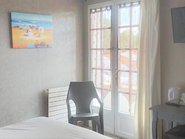 Hotel La Chaumière : photo 6 de la chambre chambre lit queen-size avec balcon