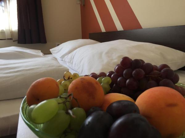 City Hotel Agoston : photo 10 de la chambre chambre quadruple