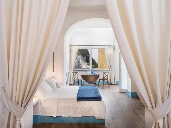 Casa al Sole Boutique Hotel : photo 1 de la chambre suite avec vue partielle sur mer