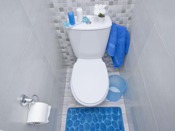 Barcelona City Rooms : photo 7 de la chambre chambre simple avec salle de bains extérieure privative