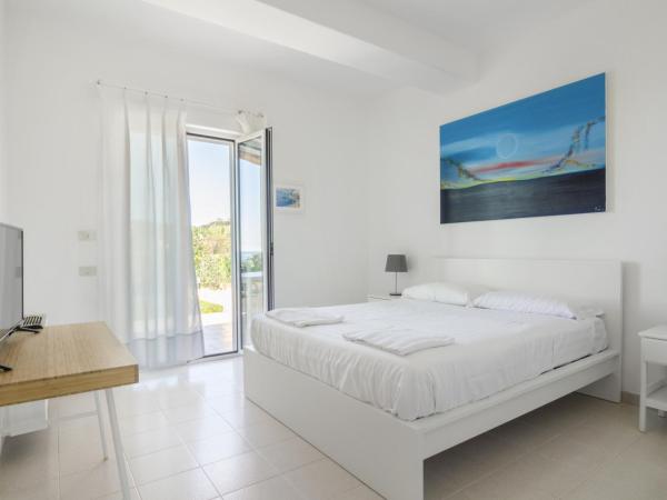 OraBlu Exclusive Villas : photo 7 de la chambre maison 2 chambres avec vue partielle sur la mer