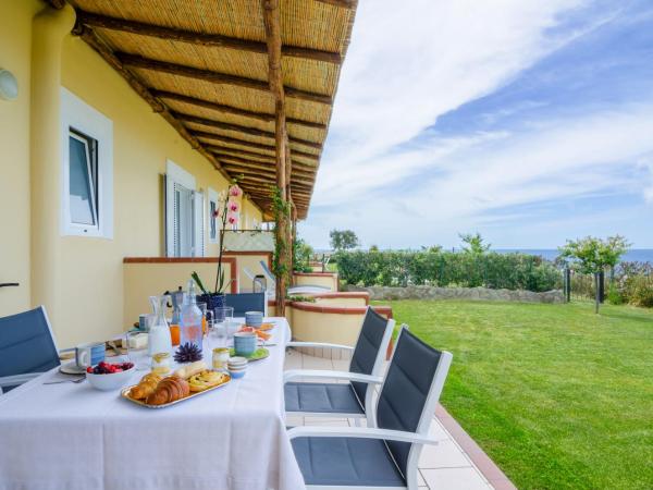 OraBlu Exclusive Villas : photo 10 de la chambre maison 2 chambres avec vue partielle sur la mer