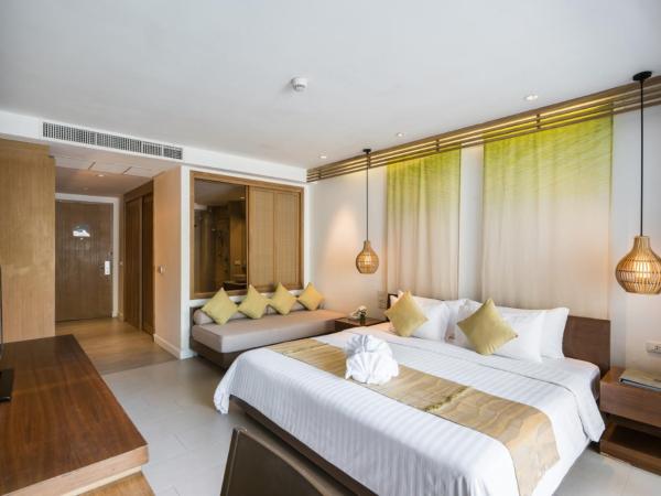 KC Grande Resort Koh Chang : photo 2 de la chambre vue sur la piscine de luxe - côté colline