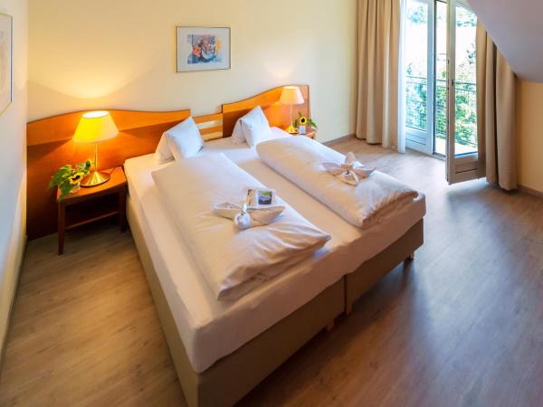 Hotel Stoiser Graz : photo 1 de la chambre chambre double ou lits jumeaux avec balcon