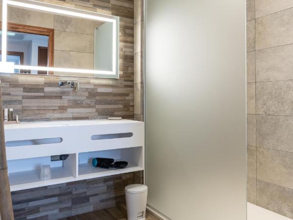 Kallisté Porticcio AppartHotel Golfe d Ajaccio : photo 7 de la chambre appartement supérieur avec vue sur la mer (2 adultes) 