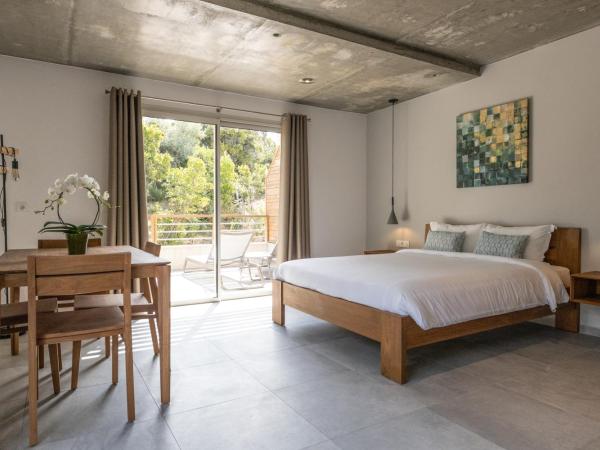 Kallisté Porticcio AppartHotel Golfe d Ajaccio : photo 1 de la chambre appartement - vue sur jardin