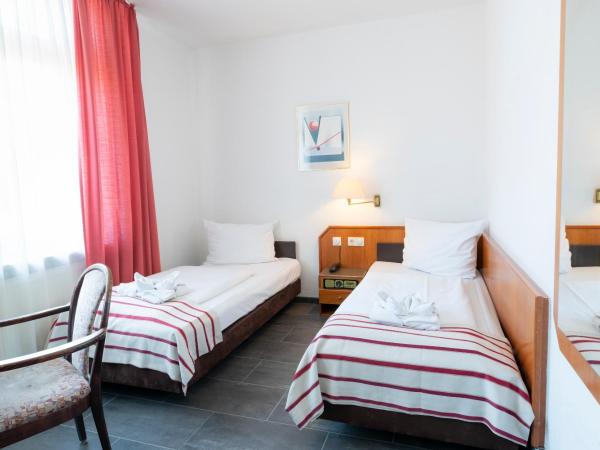 Hotel Astoria am Urachplatz : photo 10 de la chambre chambre double