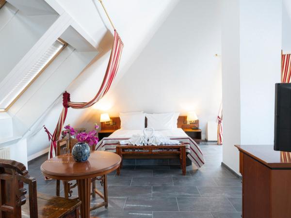 Hotel Astoria am Urachplatz : photo 1 de la chambre suite (6 adultes)