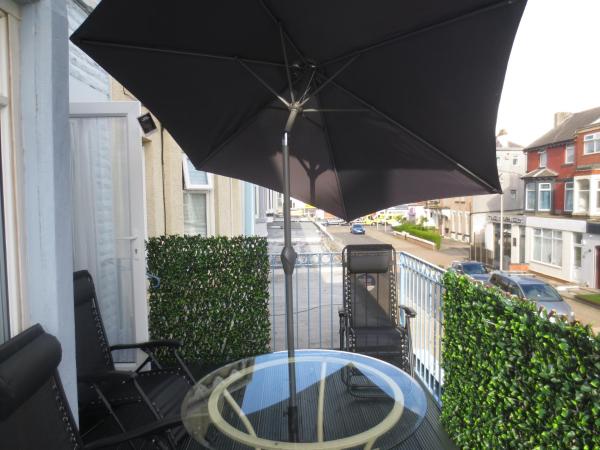 The Salendine : photo 1 de la chambre family room with private bathroom and private balcony