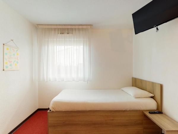 Everhotel route64 Tarbes-Ibos : photo 2 de la chambre chambre familiale