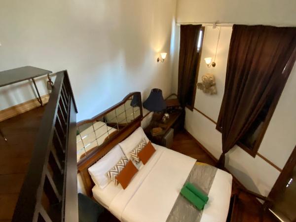 103 - Bed and Brews : photo 8 de la chambre chambre lit queen-size avec terrasse 