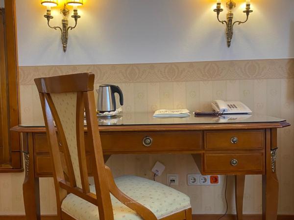 Hotel Deutscher Kaiser : photo 5 de la chambre chambre deluxe double ou lits jumeaux