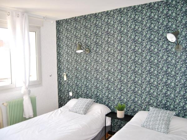 Htel le Thurot : photo 2 de la chambre chambre lits jumeaux avec salle de bains privative