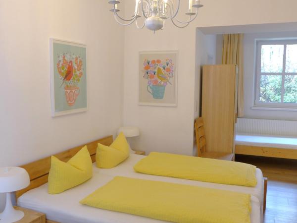 Pension Stoi budget guesthouse : photo 3 de la chambre chambre simple avec salle de bains commune